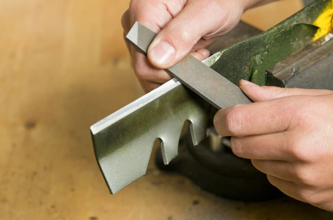 Sharpening lawn mower blades